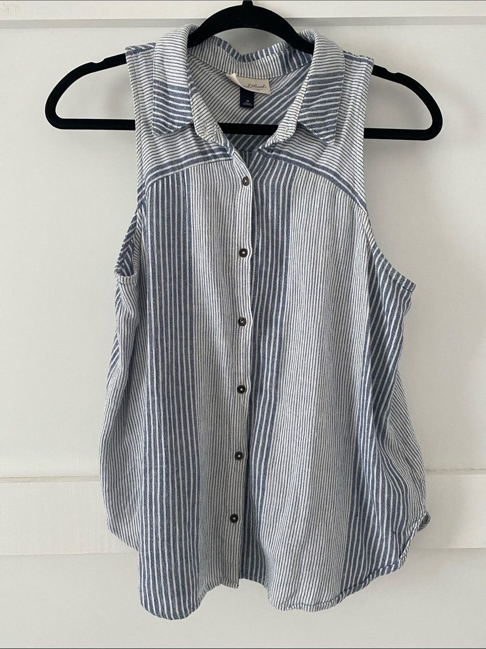 Universal Thread Blue and White Striped Sleeveless Button-Up Tank